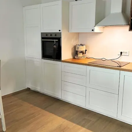 Maris - 1 Min To & Sea View Appartement Povljana