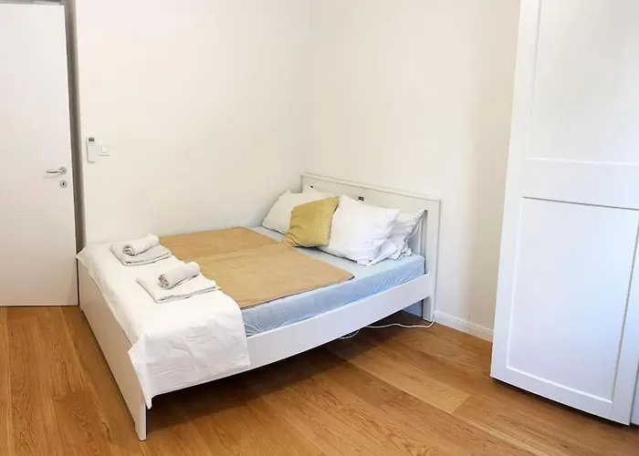 Maris - 1 Min To & Sea View Apartment *
