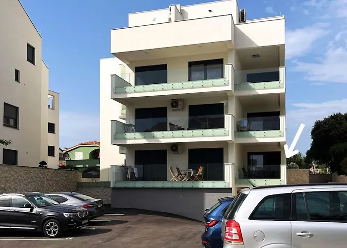 Apartment Maris - 1 Min To & Sea View