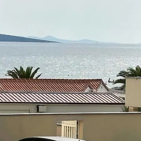 Maris - 1 Min To & Sea View *