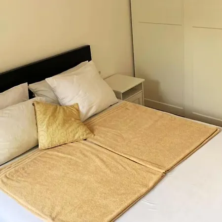 Maris - 1 Min To & Sea View