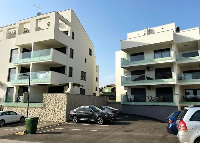 Maris - 1 Min To & Sea View Apartmán *