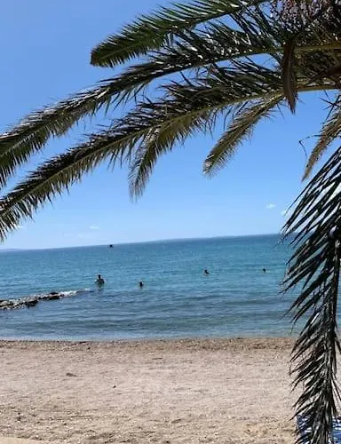 Maris - 1 Min To & Sea View