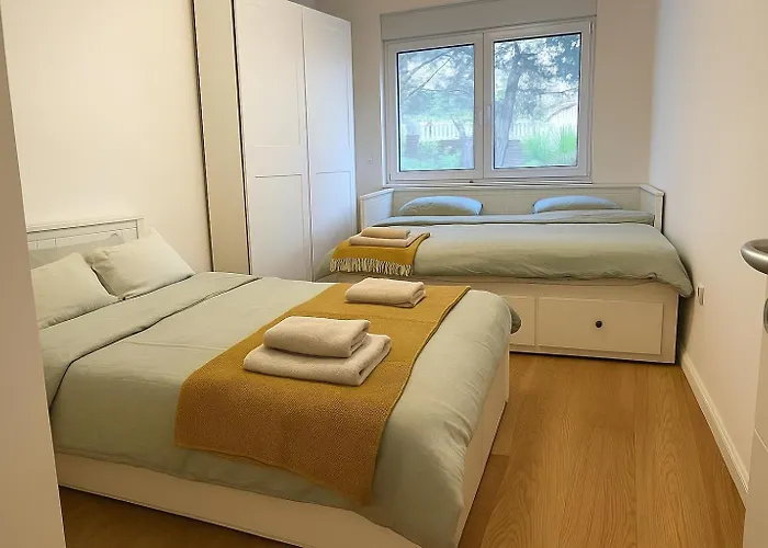 Maris - 1 Min To & Sea View