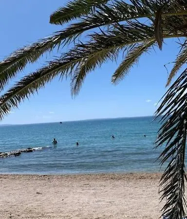 Maris - 1 Min To & Sea View