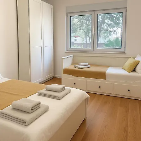 Apartment Maris - 1 Min To & Sea View